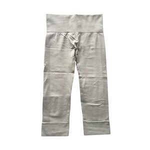 Lululemon 17” Seamlessly Street Light Gray Cropped Athletic Leggings Size 2